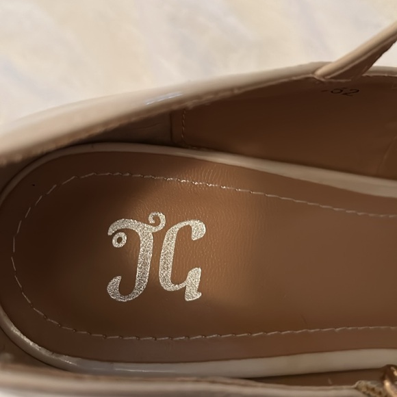 Neutral color heels - Picture 4 of 10